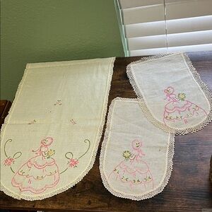 Vintage Embroidered Doilies Set Table Runners Prairie Homestead Cottage